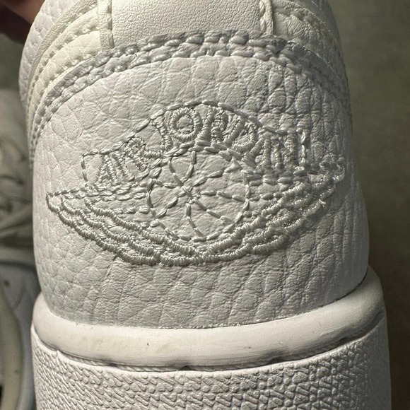 Nike Air Jordan Retro 1 Low GS Triple White Tumbled Leather Size 6Y 553560-130 - Picture 12 of 17